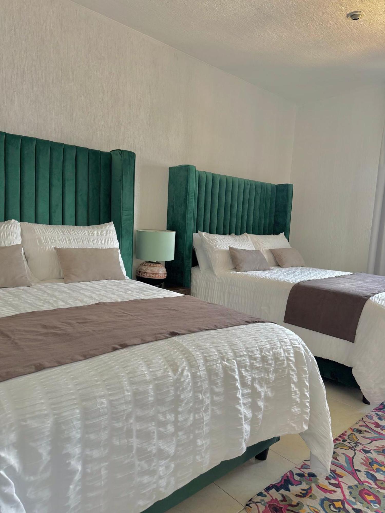 Suite Los Angeles Tecozautla Exterior photo